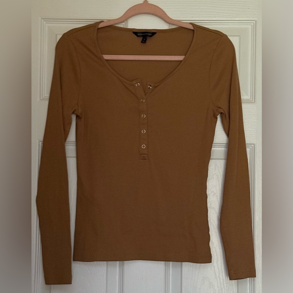 Banana Republic - Long Sleeve Henley Top in Camel Brown - Picture 2 of 6